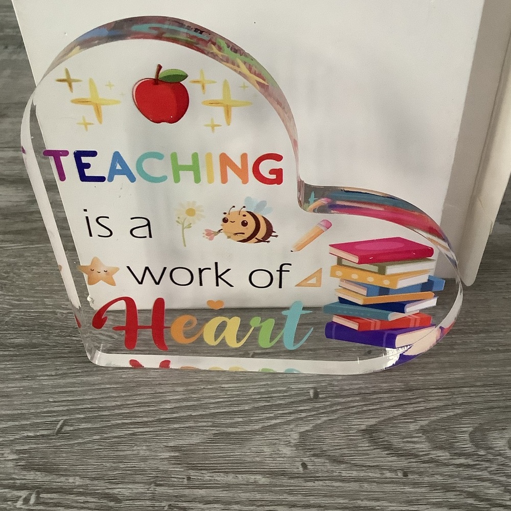 Heart -shaped acrylic teacher appreciation gift🇺🇸 - Picture 1 of 6